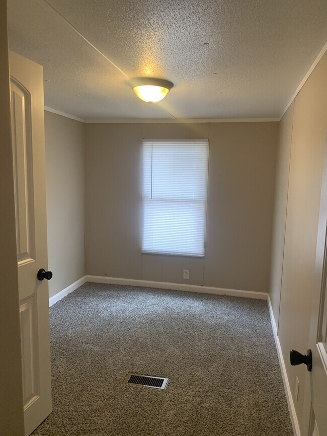 Building Photo - 42 Yoakum Cir