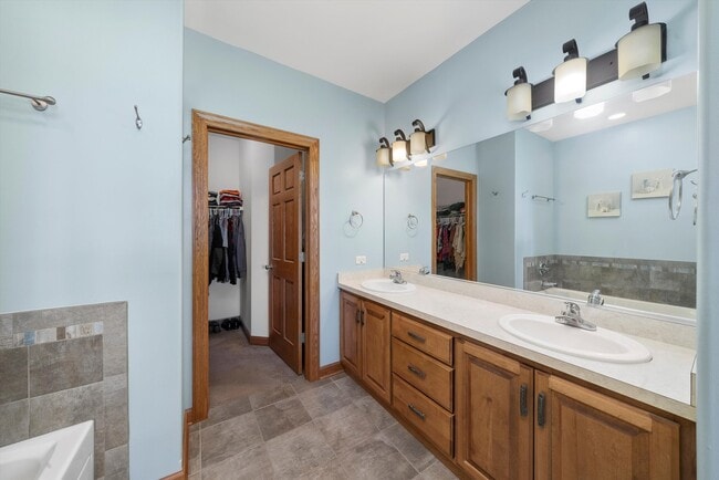 Building Photo - 21341 Windy Hill Dr