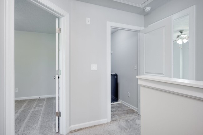 Building Photo - 3 Bedroom 2.5 Bath Townhouse