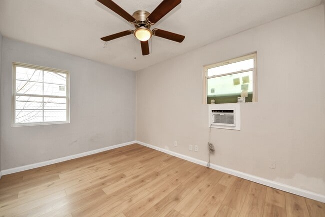 Building Photo - 10506 Sierra Dr