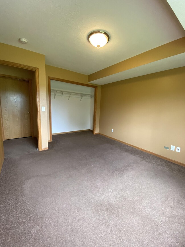 Building Photo - 6846 Gingham Ct
