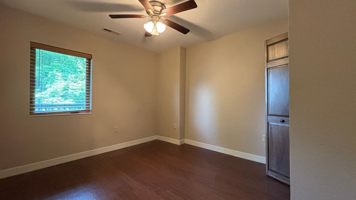 Building Photo - 128 Village Dr