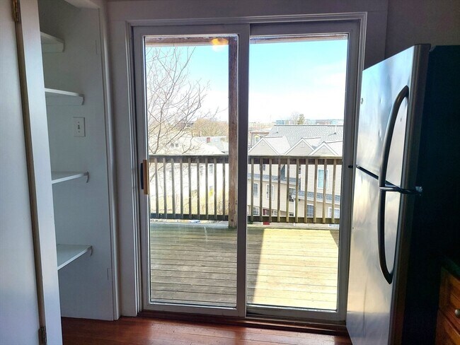 Building Photo - 27 Buttonwood St