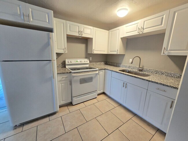 Building Photo - 2108 8th St