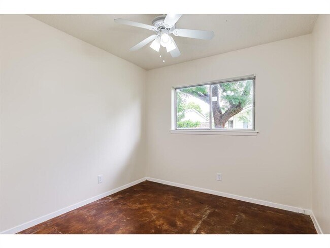 Building Photo - 3406 Norwood Hill Rd