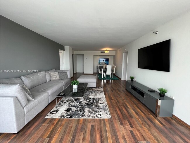 Building Photo - 20515 E Country Club Dr
