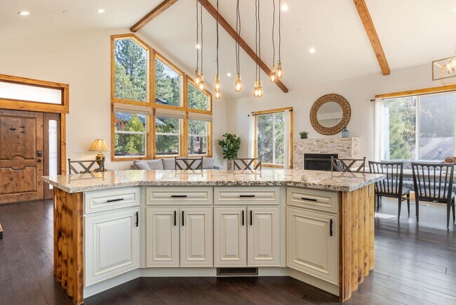 Building Photo - Stunning 4-Bedroom Home with Amazing Views, EV Charger & Solar in Big Bear!