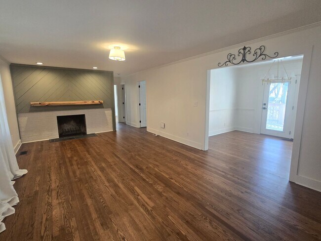 Building Photo - Fully remodeled 3br/2.5ba in Holston Hills