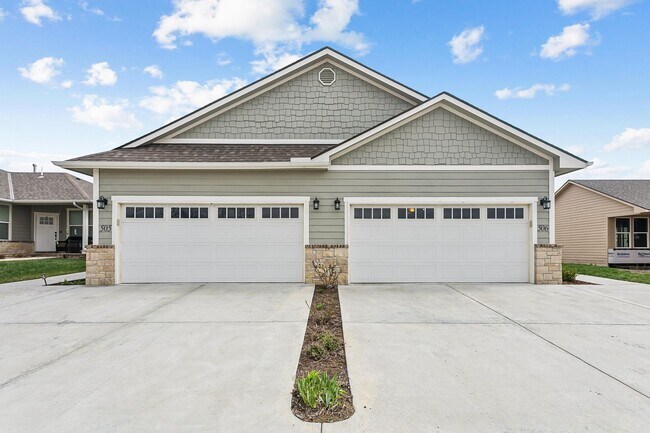 Building Photo - Patio Home Andover Central Schools