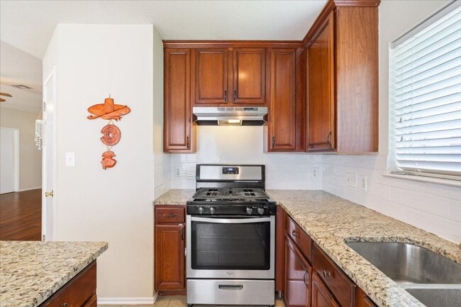 Building Photo - Charming 3/BR 2/BA One-Level Home in Round...