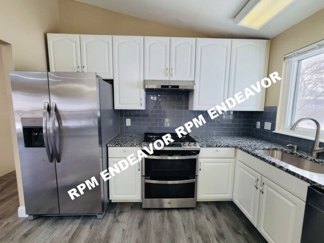 Building Photo - "Stunning 3-Bed Home with Modern Finishes, Spacious Yard, and Quiet Cul-De-Sac Location!"