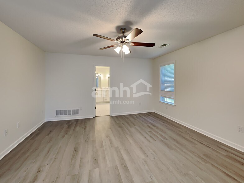 Building Photo - 2714 Cedar Bluff Dr