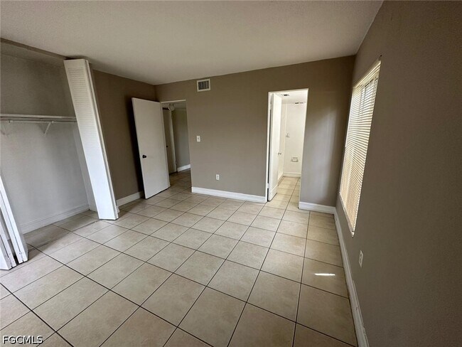 Building Photo - 1830 Maravilla Ave