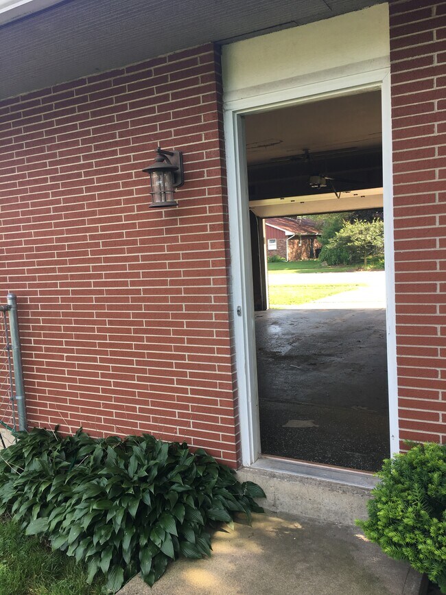 Building Photo - 2123 Dorwood Dr