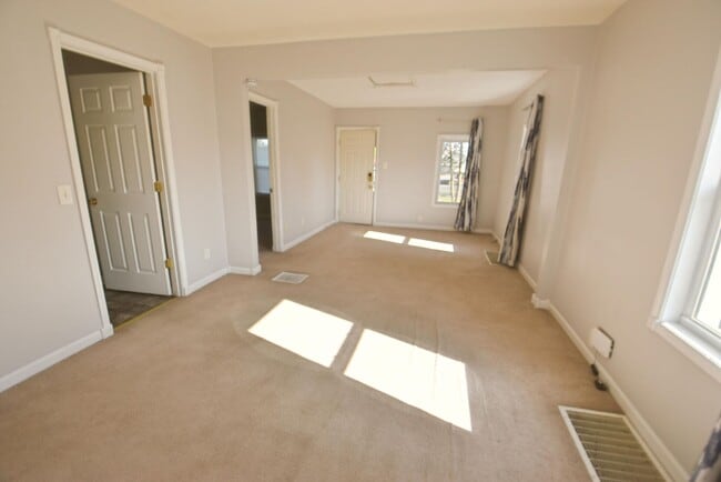 Building Photo - Mishawaka IN 2 Bedroom Home