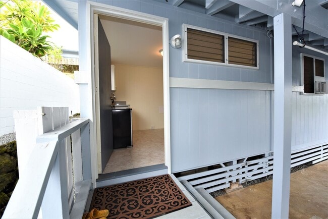 Building Photo - Large Home in beautiful Ahuimanu Area