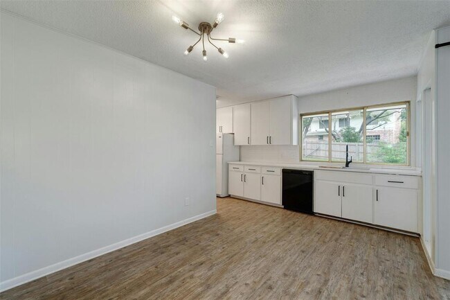 Building Photo - 8001 Ceberry Dr