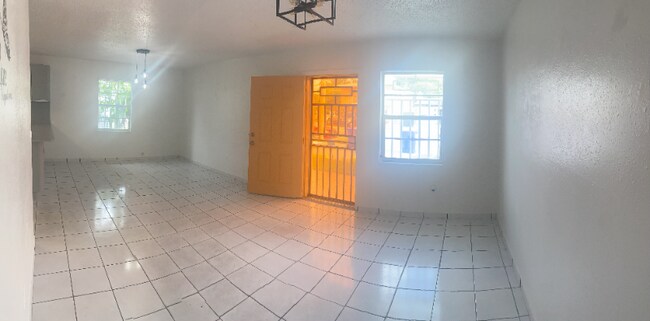 Building Photo - 4782 NW Flagler Terrace