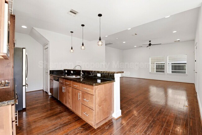 Building Photo - 1512 Crockett St