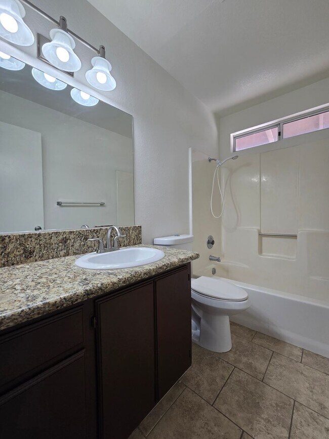 Building Photo - Private & Quiet Gem!