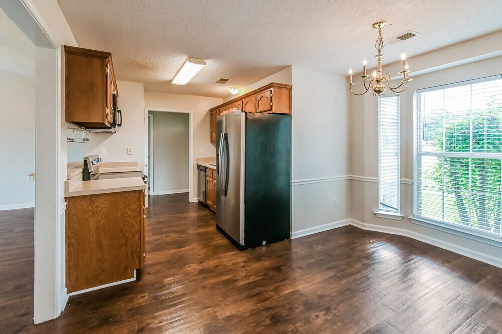 Building Photo - 7292 Crystal Dr