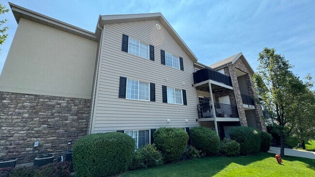 Building Photo - 3 bedroom 2 bath!! Available Now!!
