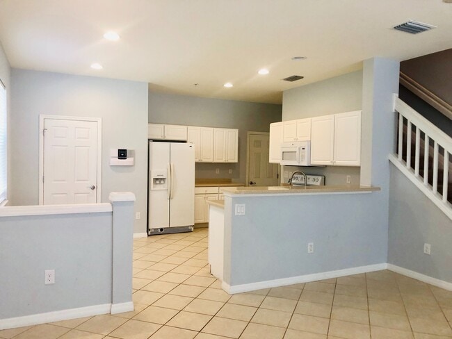 Building Photo - Milano - 3BR/2BA Unfurnished Townhome in N...