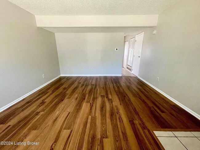 Building Photo - 544 Fox Chase Ct