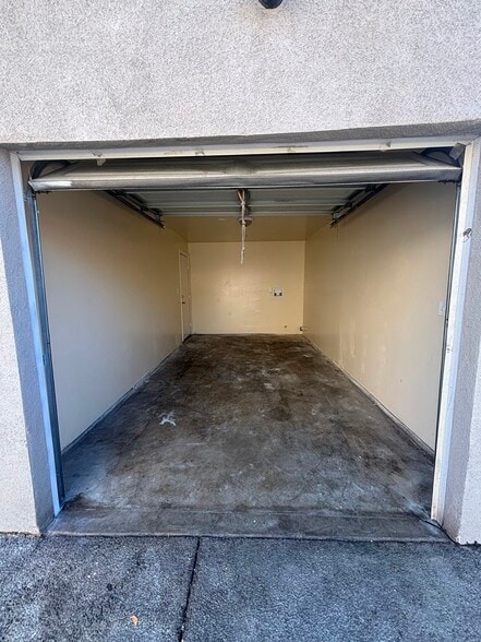 Building Photo - 846 W 78th St