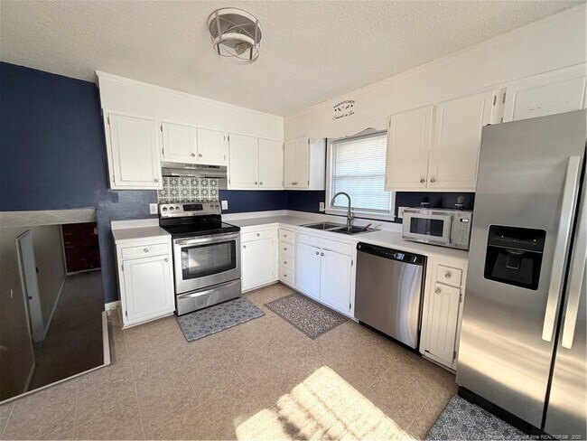 Building Photo - 4946 Pinewood Dr