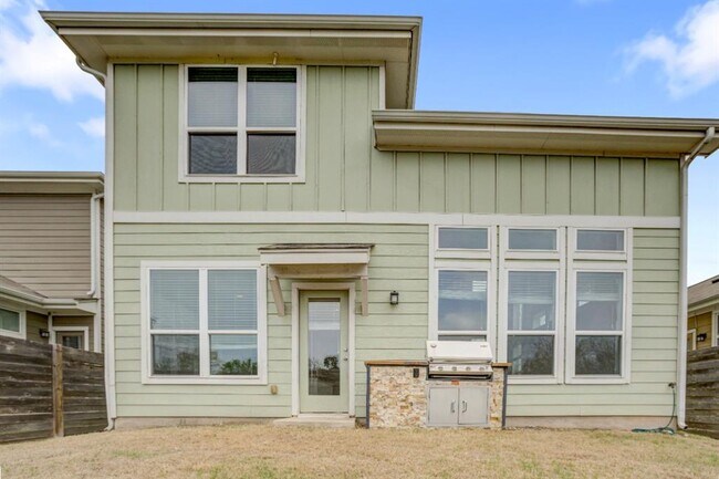 Building Photo - 5910 Rubicon Run