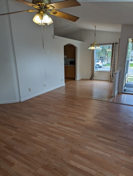 Building Photo - 514 Holbrook St
