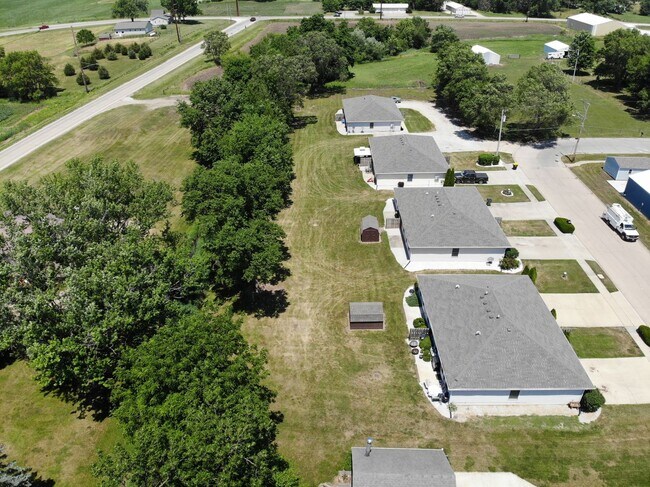 Building Photo - 101-103 South Plum