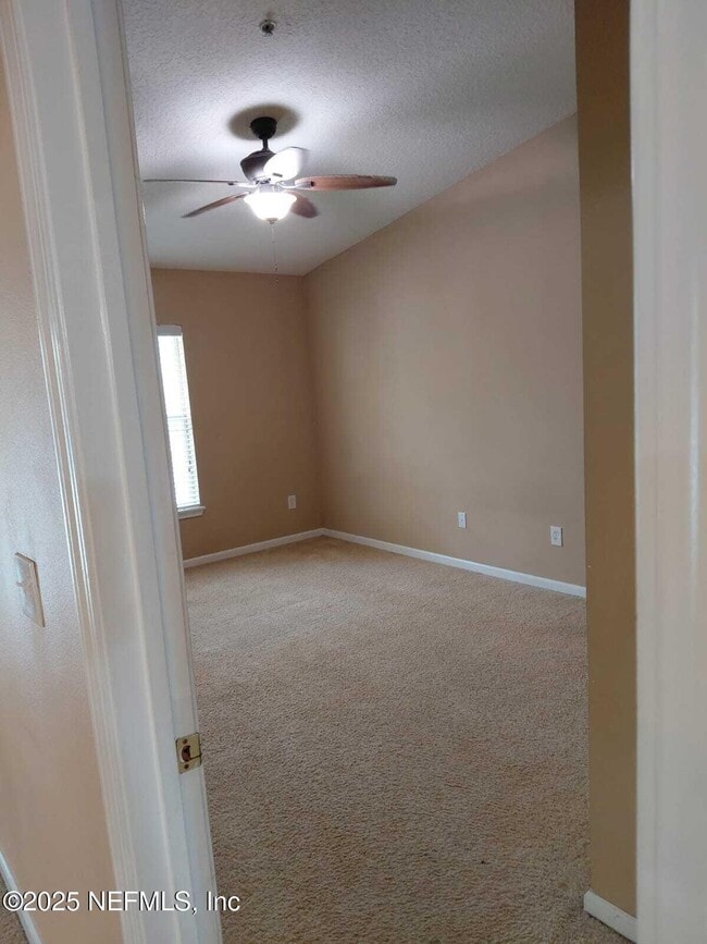 Building Photo - 7053 Snowy Canyon Dr