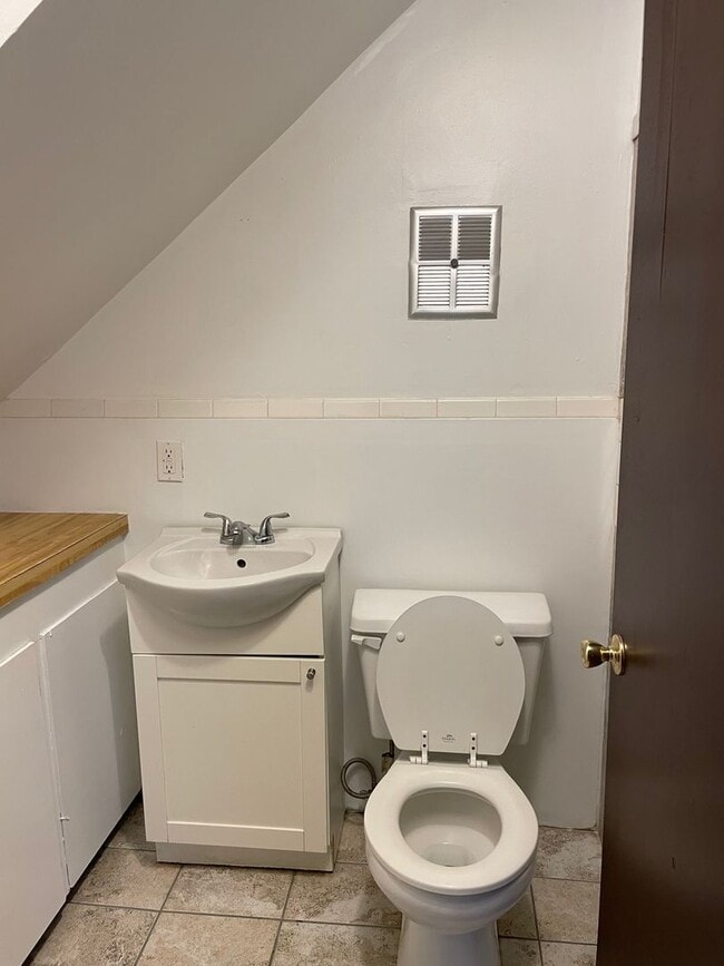 Building Photo - Nice 1 bedroom, 1 bath rental on Coming St...