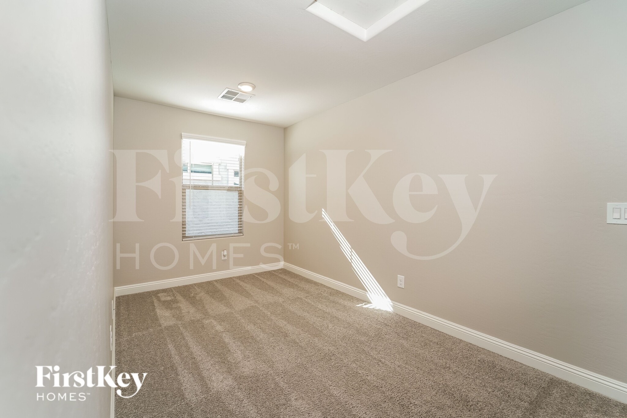 Building Photo - 251 N Sunrise