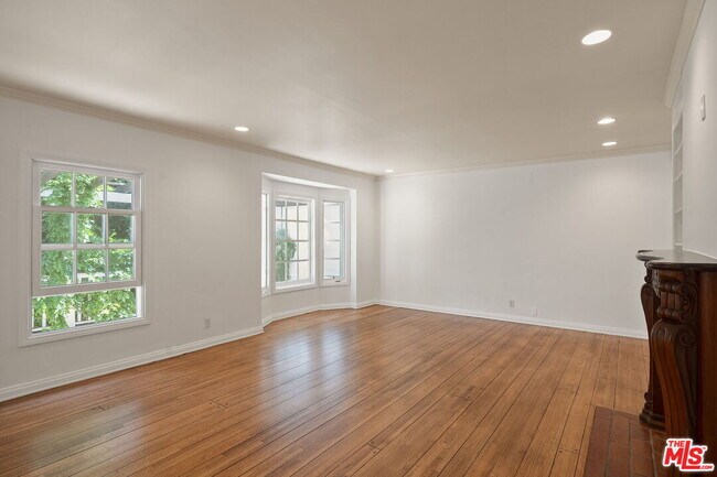 Building Photo - 103 N Anita Ave