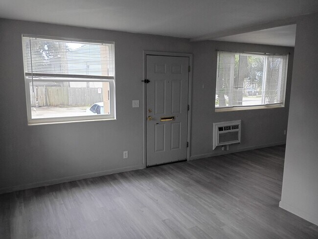 Building Photo - 5659 Ansley St