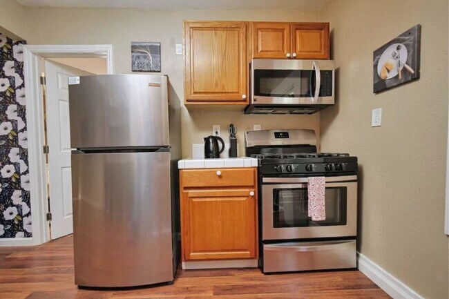 Building Photo - 2314 Bonar St