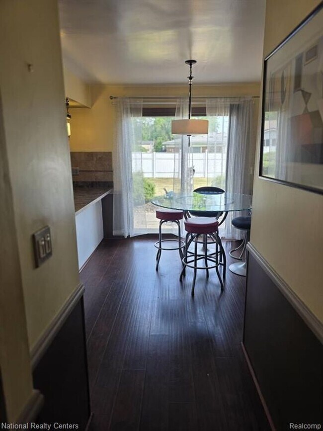 Building Photo - Spacious 4-Bedroom Colonial with Fireplace, Office & Fenced Yard