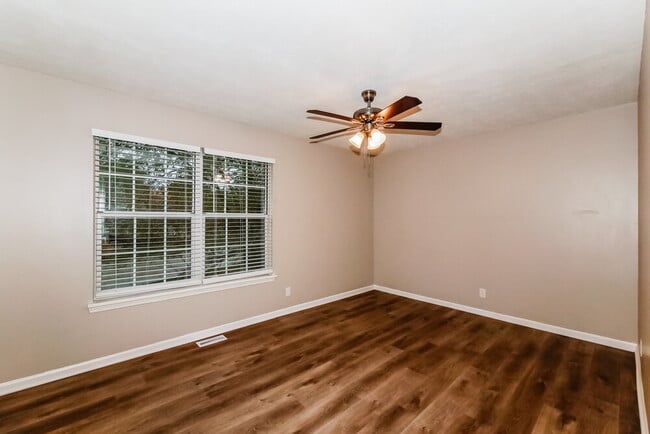 Building Photo - 7735 Bayridge Dr