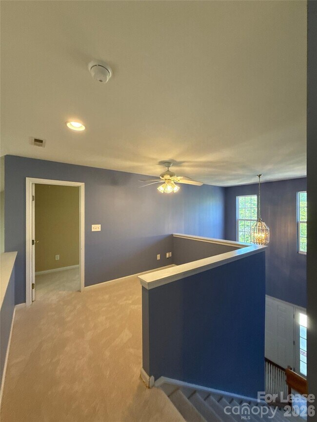 Building Photo - 2140 Pineapple Ct