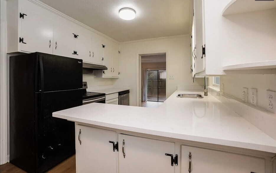 Building Photo - 1734 Legion Rd