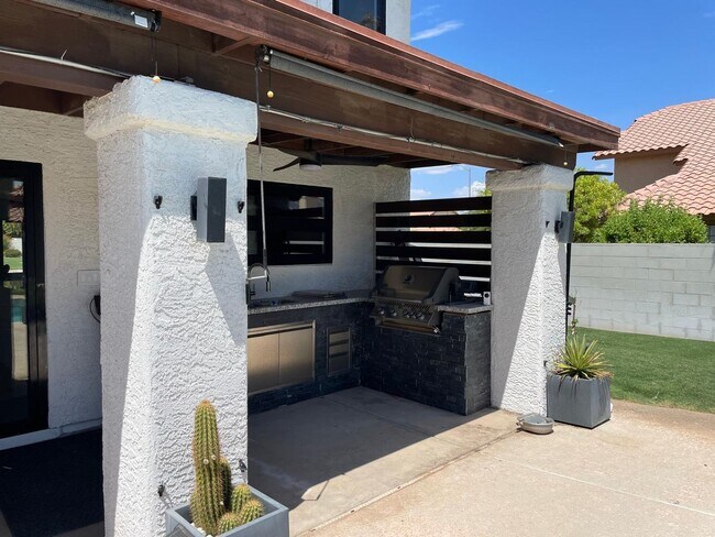 Building Photo - POOL HOME IN SHEFFIELD ESTATES!