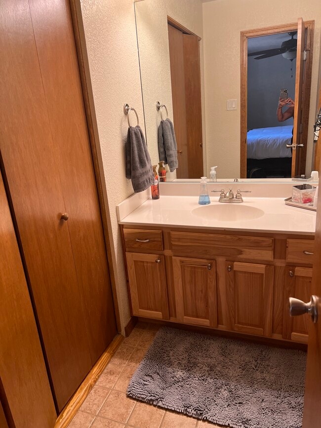 Building Photo - 205 Racquet Dr