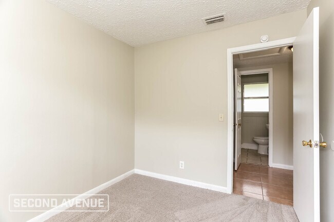 Building Photo - 8645 Samona Dr W