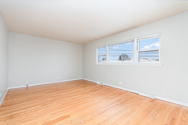 Building Photo - 2913 Kensington Ave