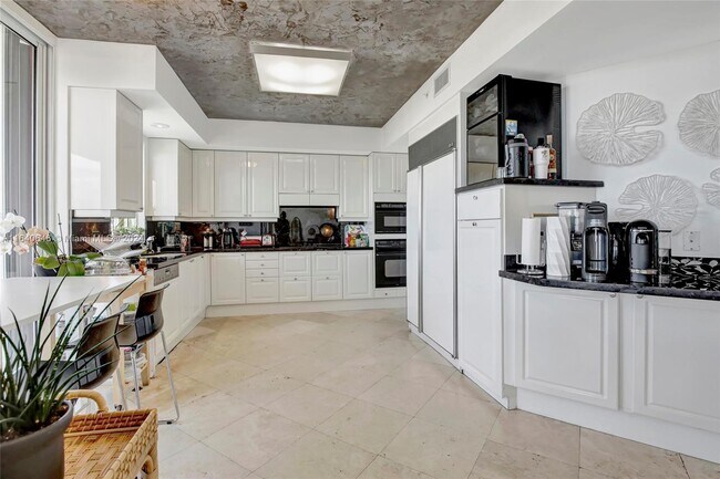 Building Photo - 781 Crandon Blvd