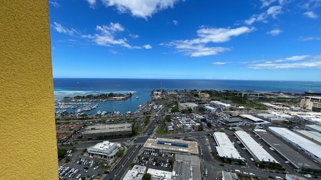 Building Photo - Unbeatable location in Kakaako/Ward Village areas -  2 Bed 2 Bath 1 Parking