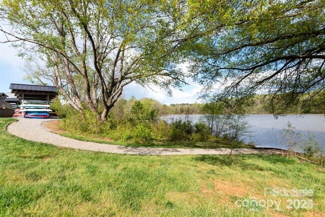 Building Photo - 196 Longleaf Dr